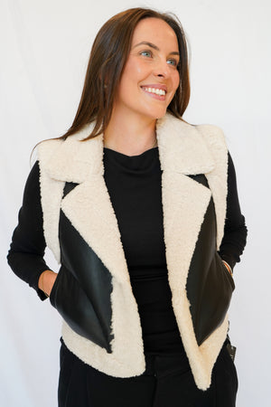 Cabellero Cove Vest in Black