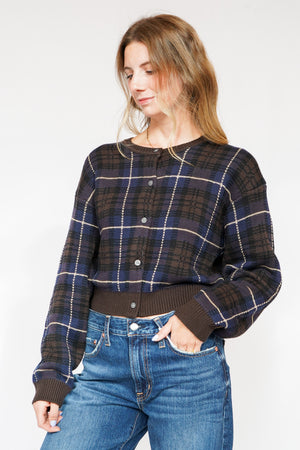 Good American The Jacquard Cardigan in Choclate Plaid