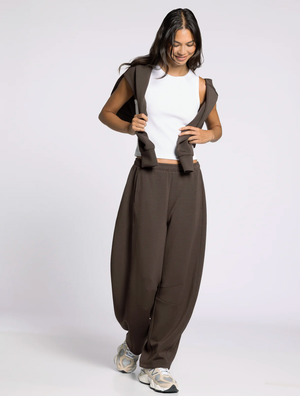 Lenore Barrel Sweatpants in Coffee