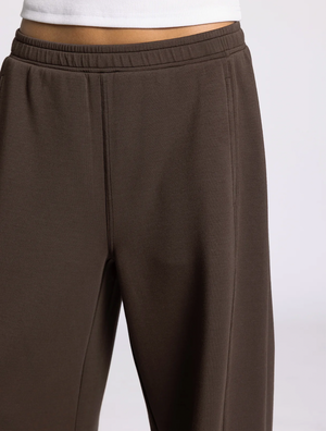 Lenore Barrel Sweatpants in Coffee
