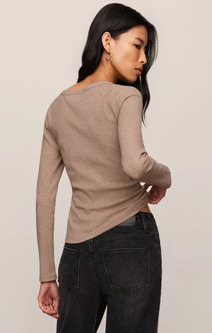 Z Supply Greyson Scoop Long Sleeve Tee in Heather Ash