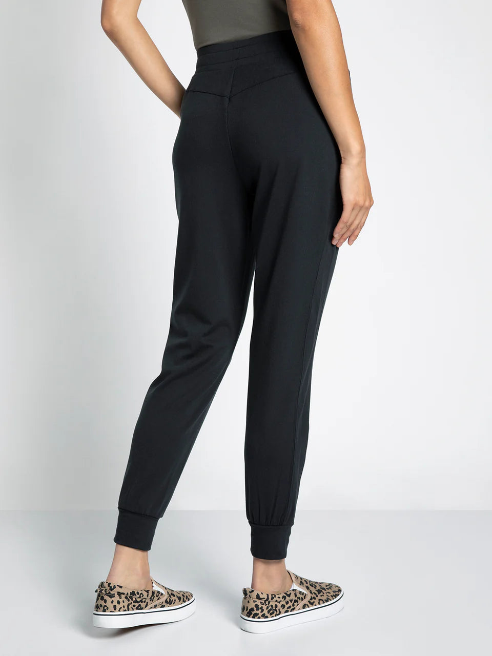 Junie Travel Jogger in Black