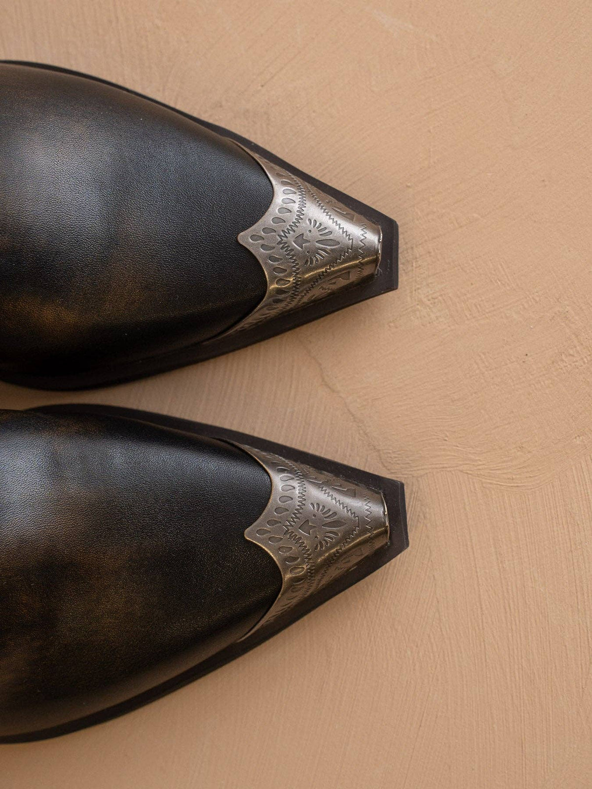 The Arizona | Distressed Black Western Chelsea Fall Bootie