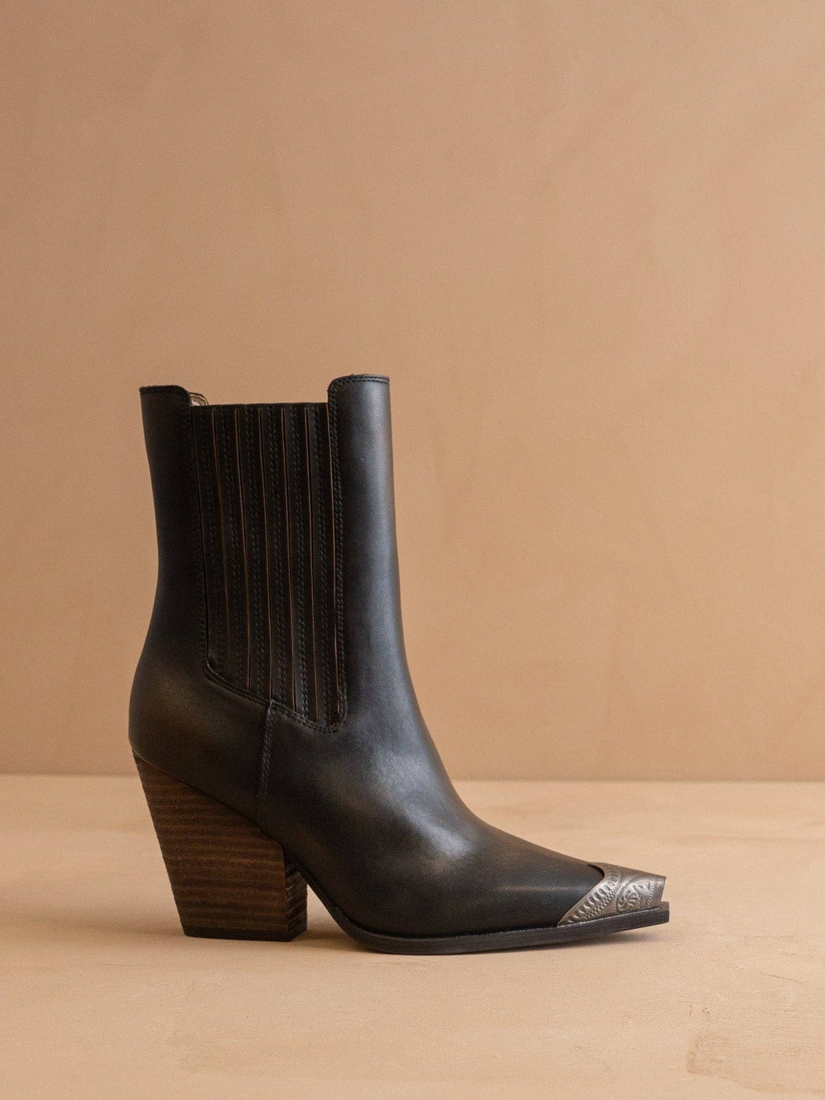 The Arizona | Distressed Black Western Chelsea Fall Bootie