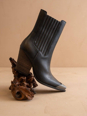 The Arizona | Distressed Black Western Chelsea Fall Bootie