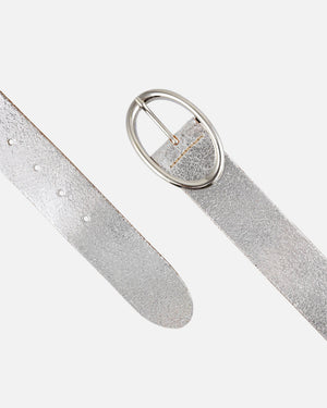 Chi Metallic Leather Belt with Sleek Oval Buckle in Silver