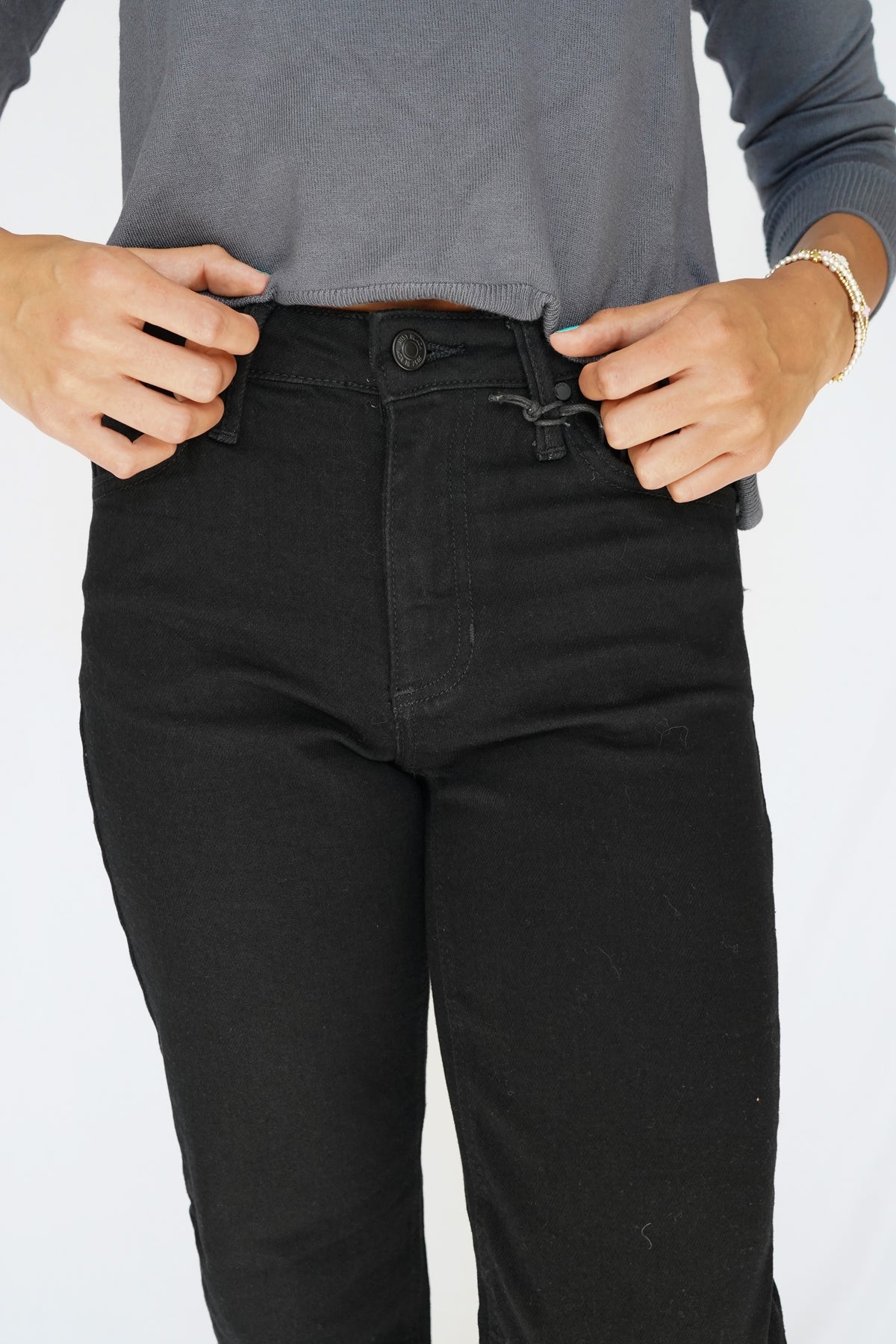Stretchy Straight Cropped Jeans in Black