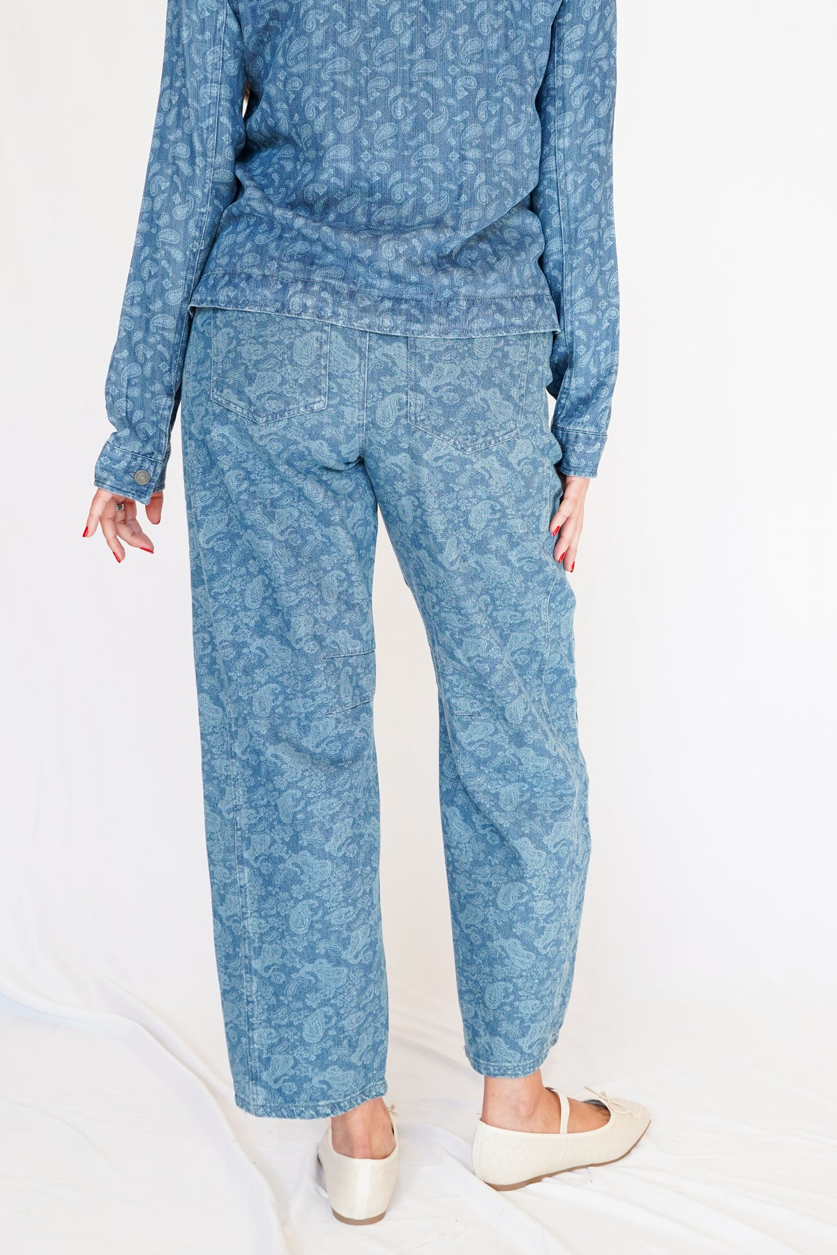 Delaney Pants In Medium Wash Paisley