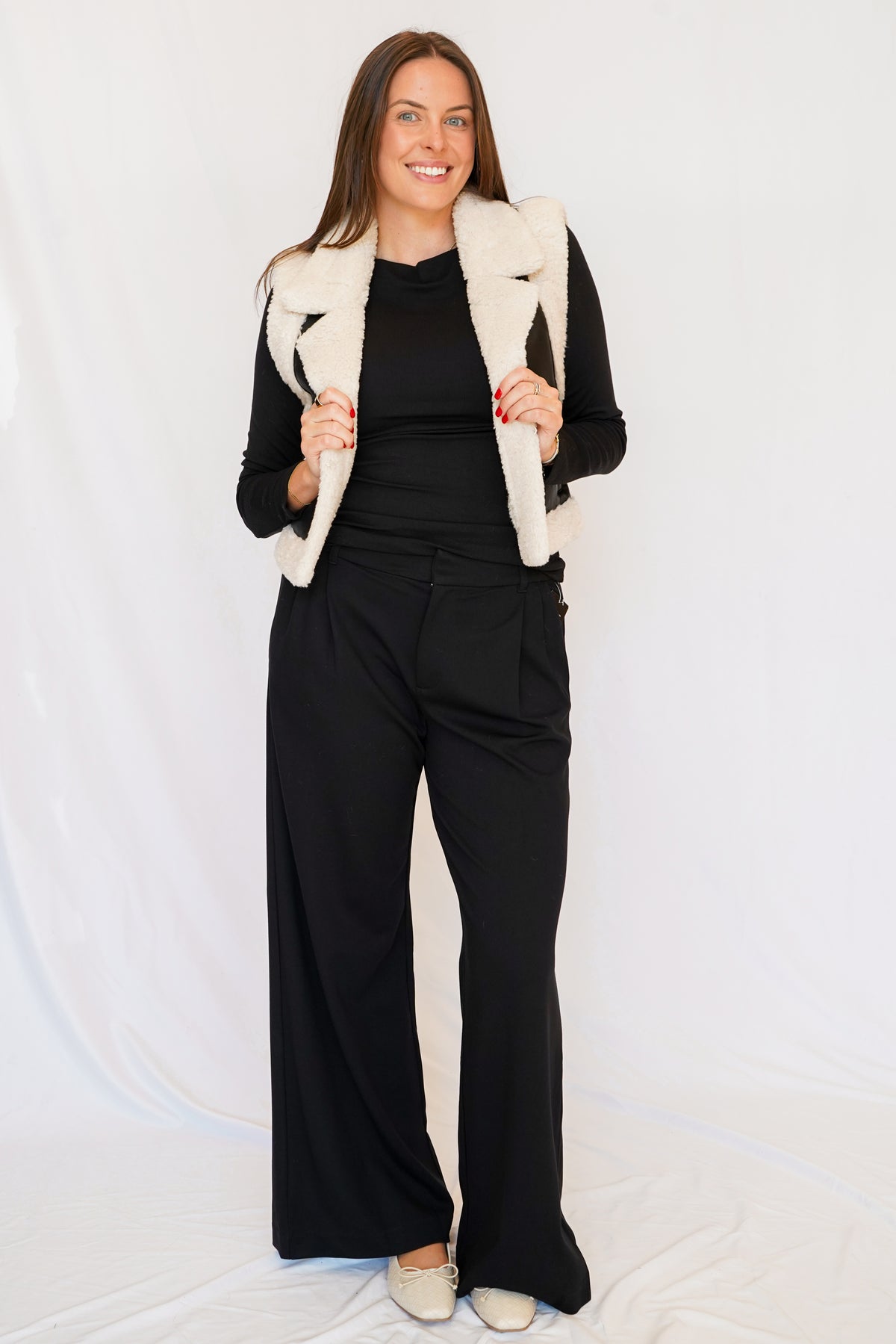 Cabellero Cove Vest in Black