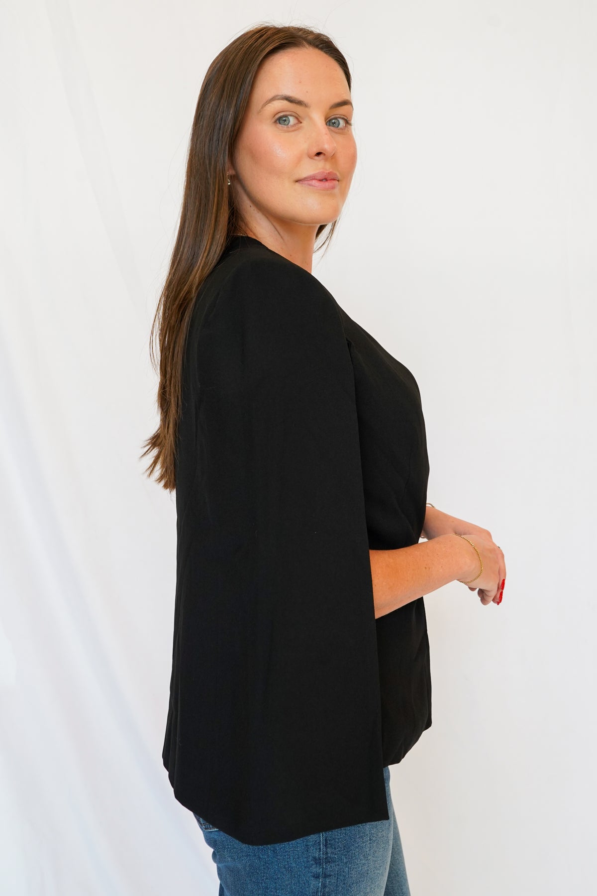 Cabellero Mala Capelet in Black