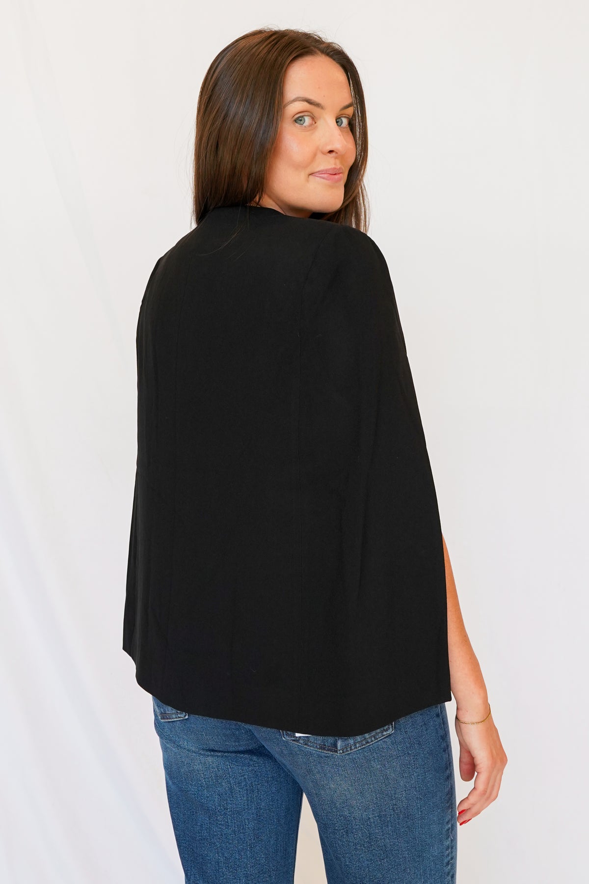 Cabellero Mala Capelet in Black