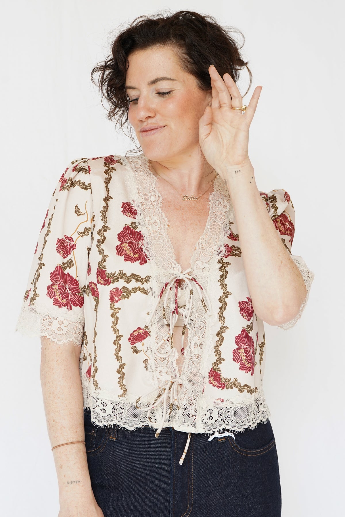 dRA Maisie Floral Top in Wine