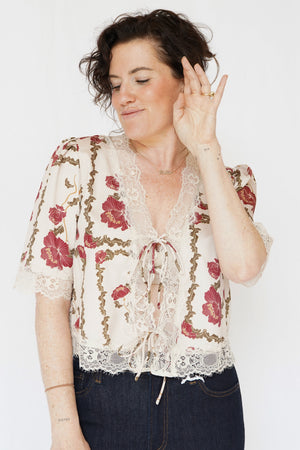 dRA Maisie Floral Top in Wine