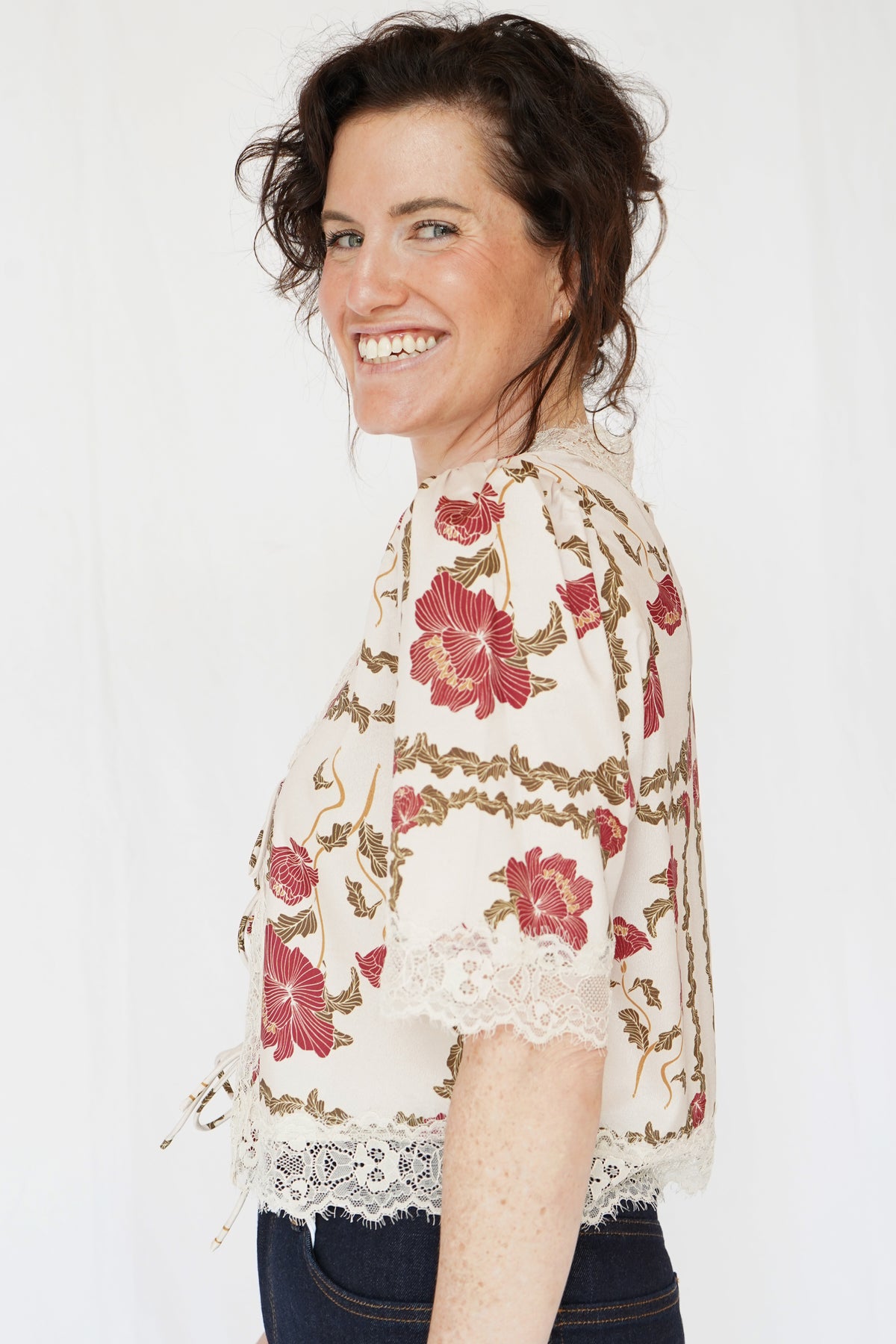 dRA Maisie Floral Top in Wine