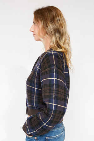 Good American The Jacquard Cardigan in Choclate Plaid
