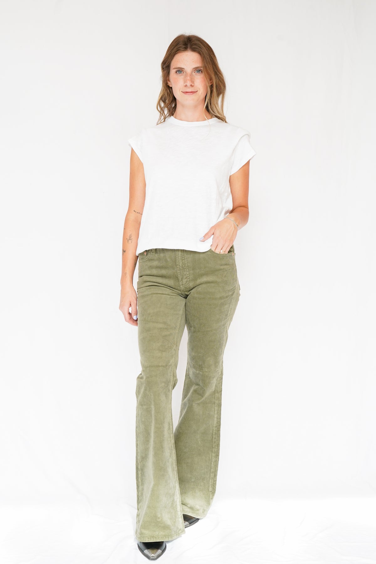 Pistola Kinsley Mid Rise Ultra Flare Jean in Sequoia