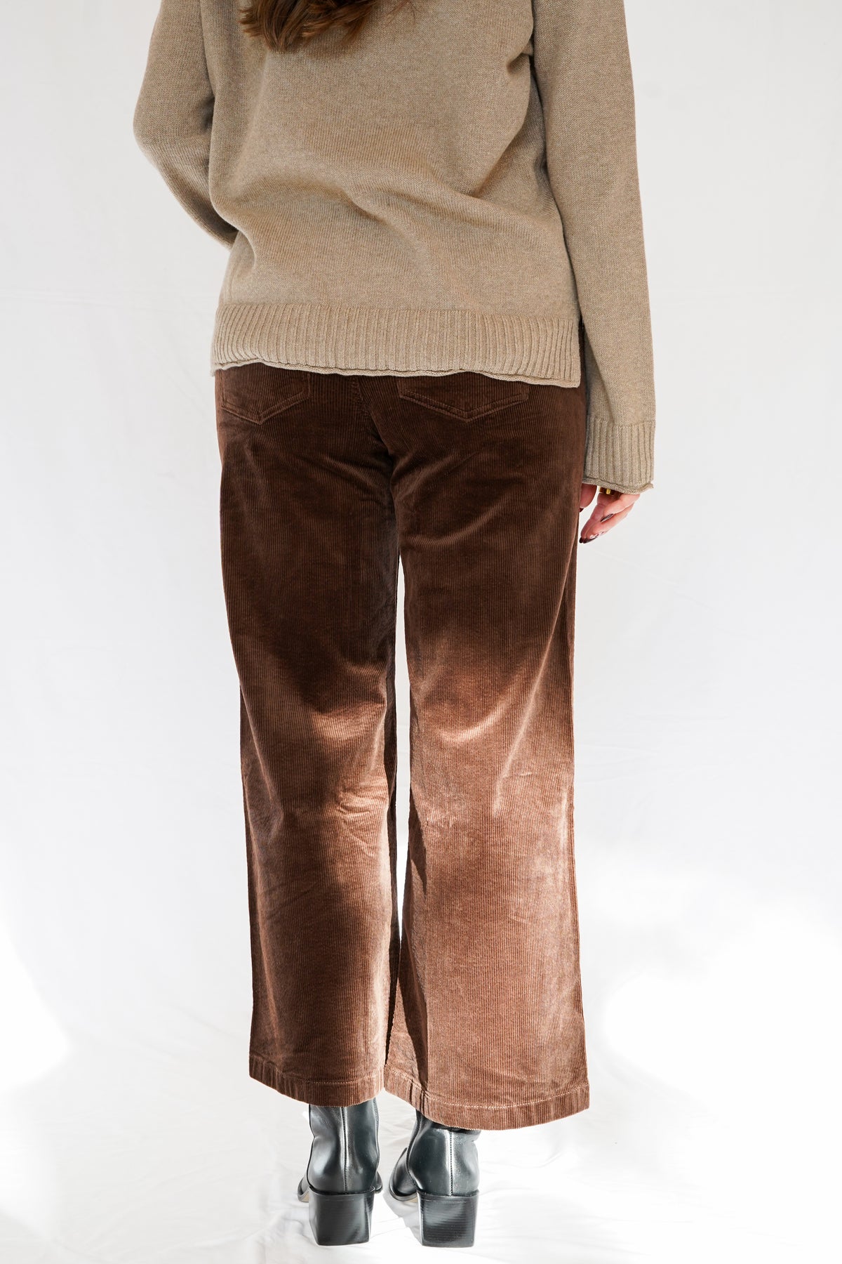 KUT Meg Wide Leg Pan with Welt Pocket Pants in Fudge
