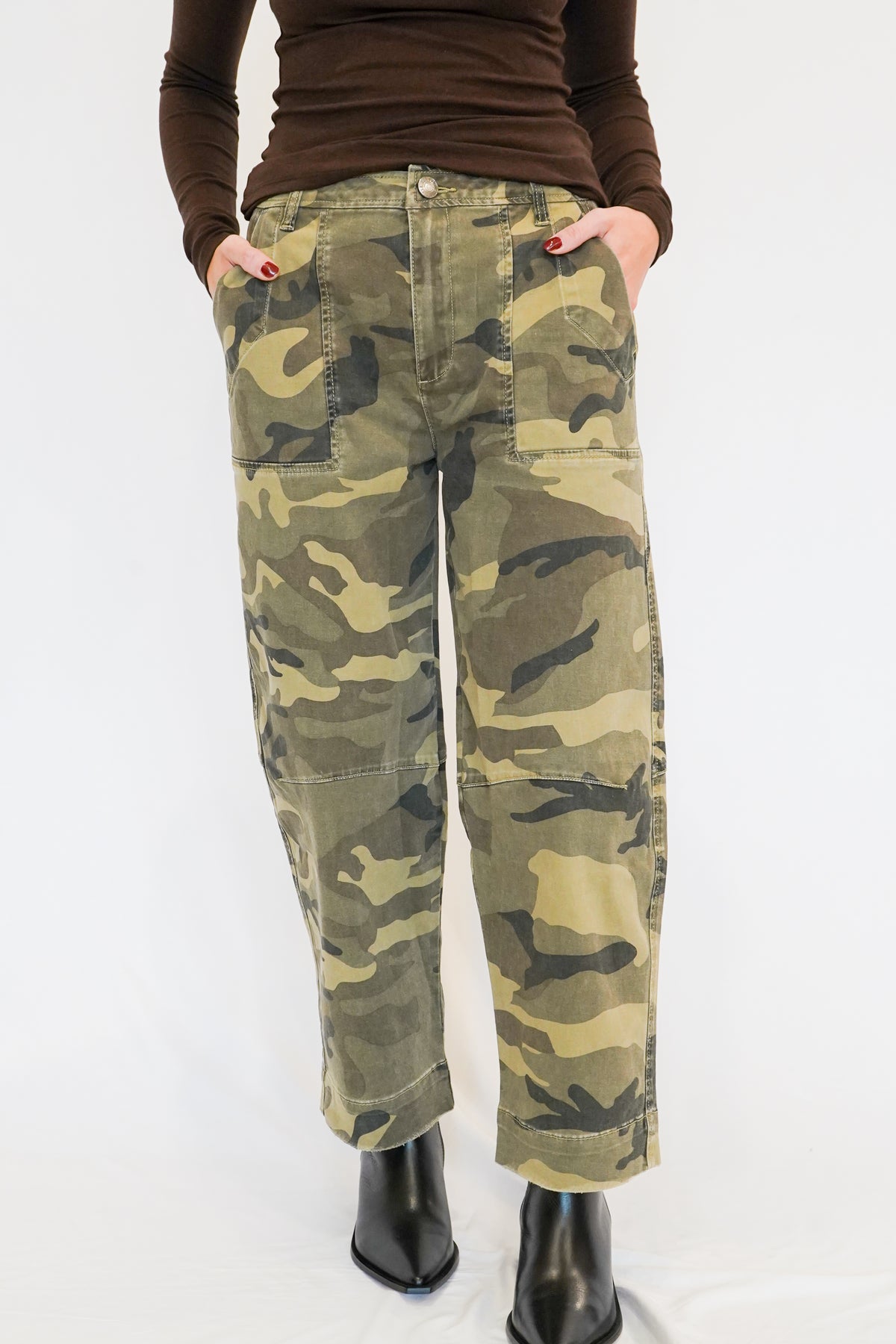 KUT Ashton Camo Wide Leg Barrel in Olive