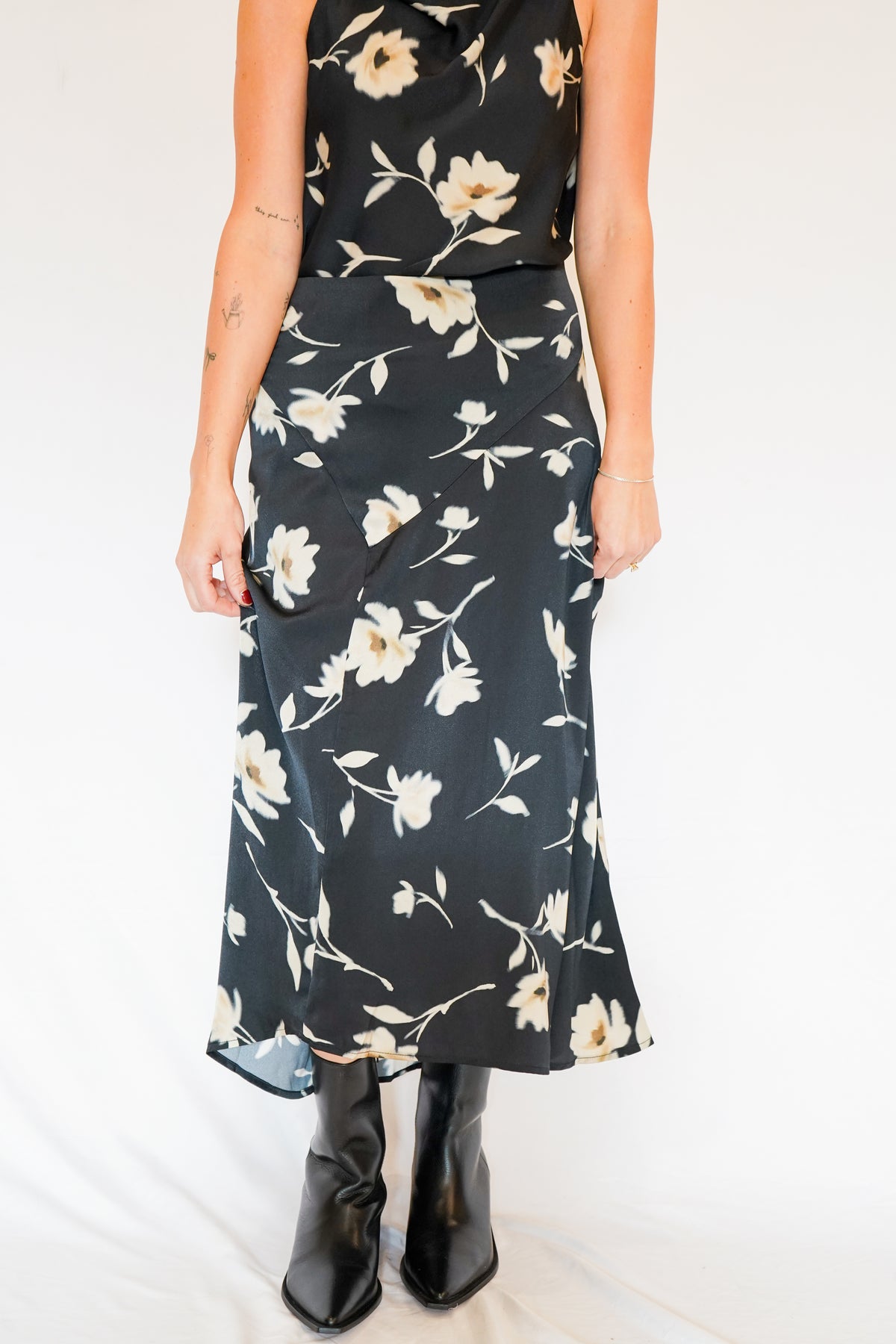 Lewinae Floral Skirt in Black