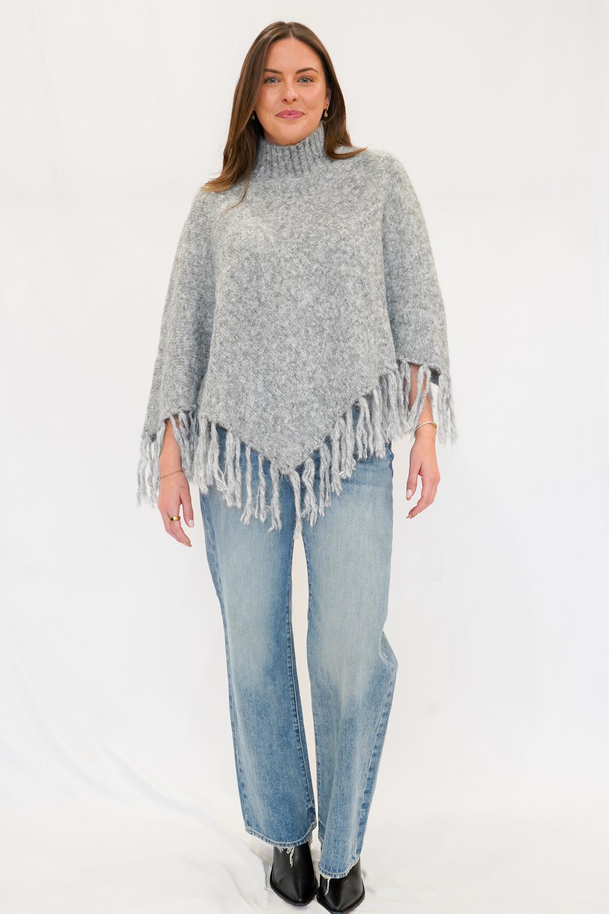 Montana Fringe Poncho in Grey