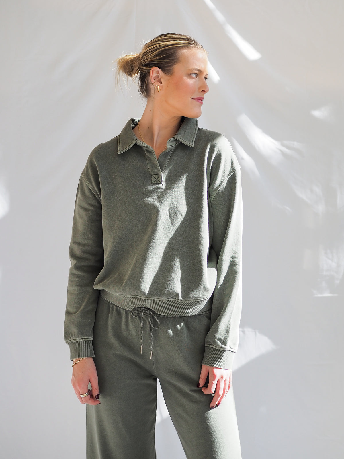 Acid Wash Collared Henley Pullover Sweatshirt in Spruce