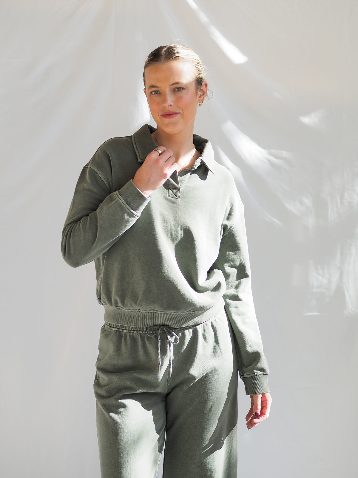 Acid Wash Collared Henley Pullover Sweatshirt in Spruce