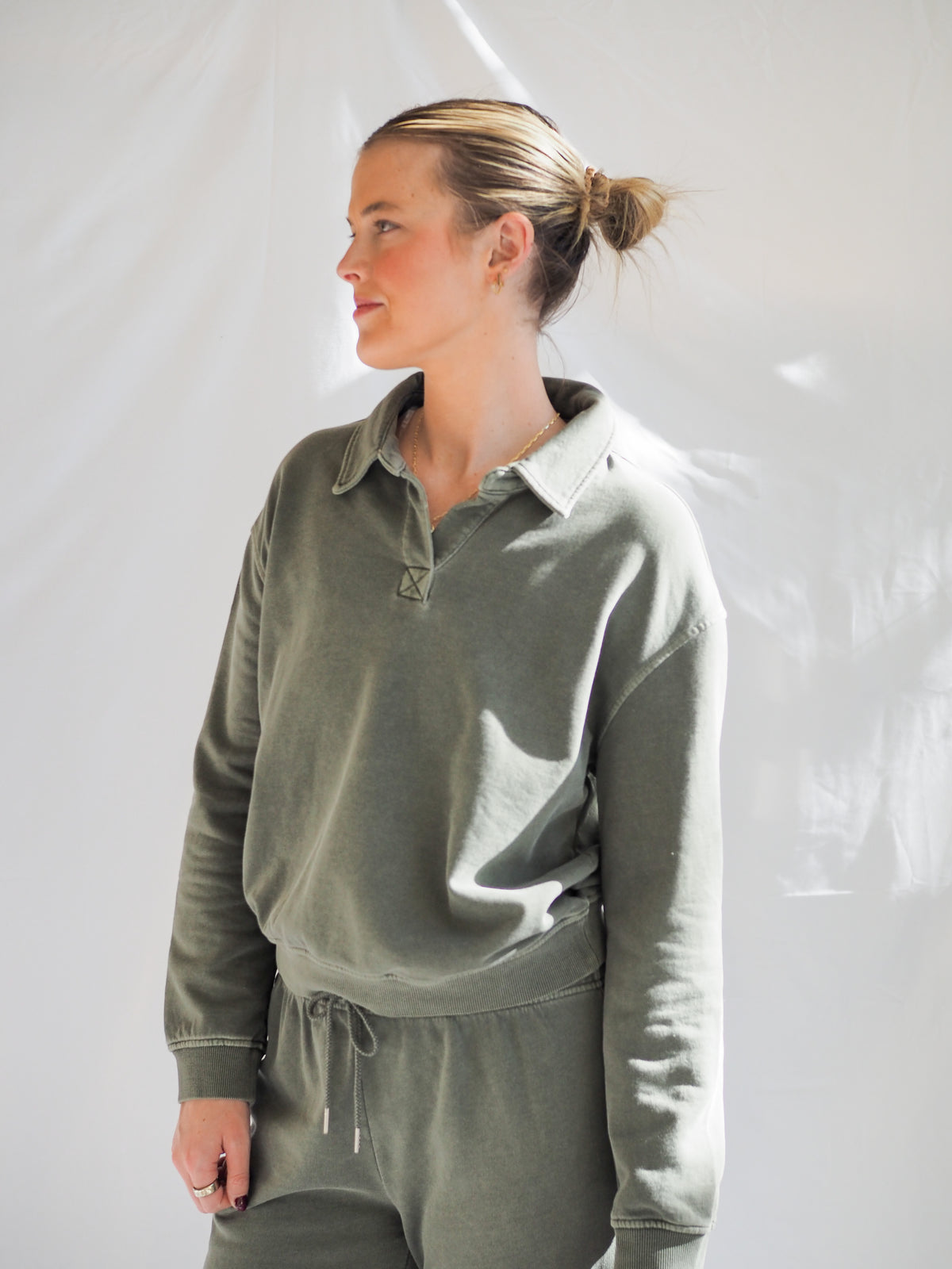 Acid Wash Collared Henley Pullover Sweatshirt in Spruce