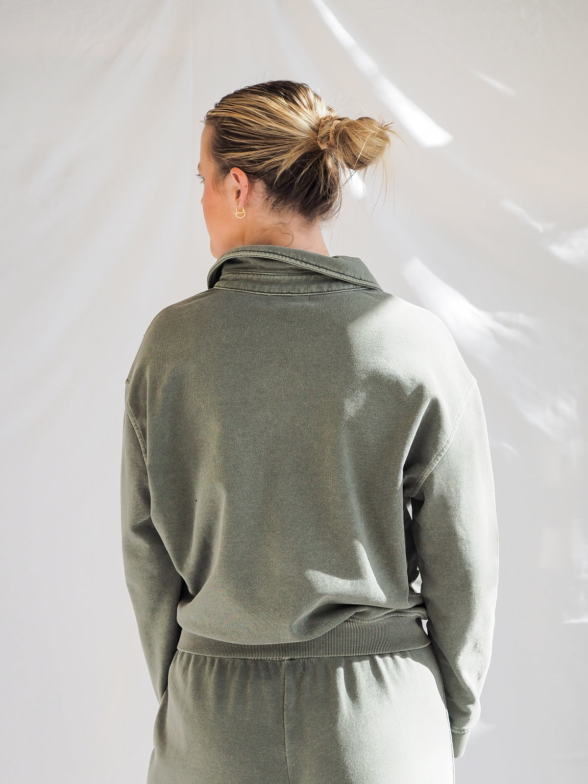 Acid Wash Collared Henley Pullover Sweatshirt in Spruce