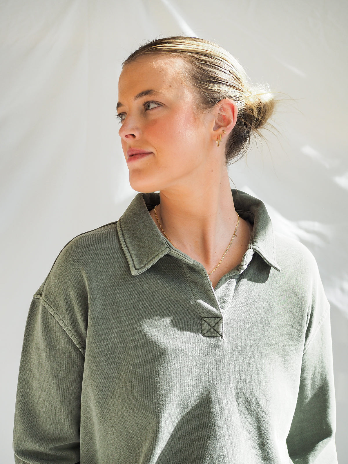 Acid Wash Collared Henley Pullover Sweatshirt in Spruce