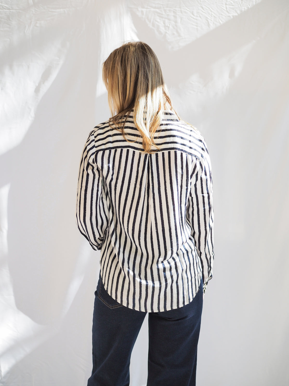 Bella Dahl High Low Hem Strip Button Down in Indigo Ink