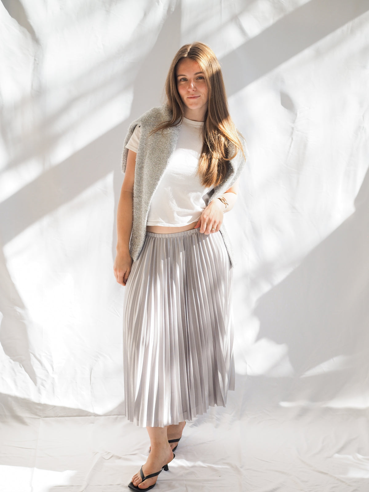 Bella Dahl Pleaded Midi Skirt in Silver