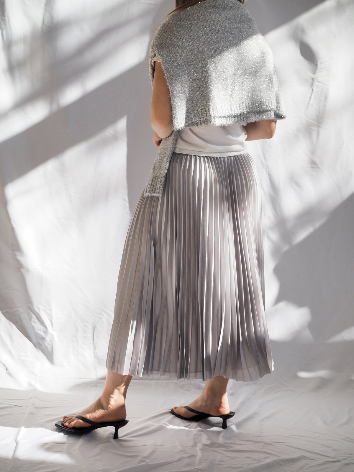 Bella Dahl Pleaded Midi Skirt in Silver
