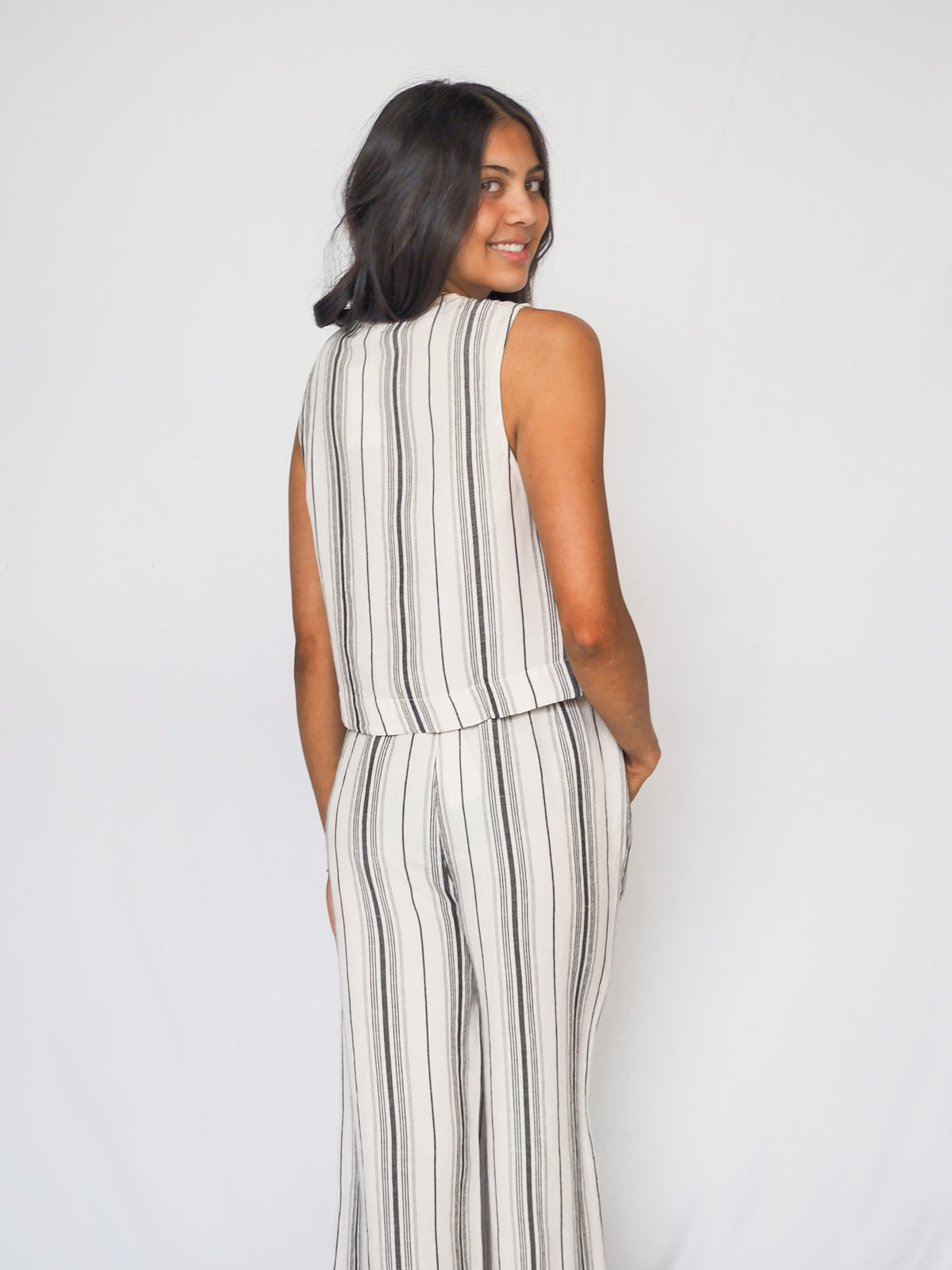 Bella Dahl Sleeveless Button Front Top in Boardwalk Stripe