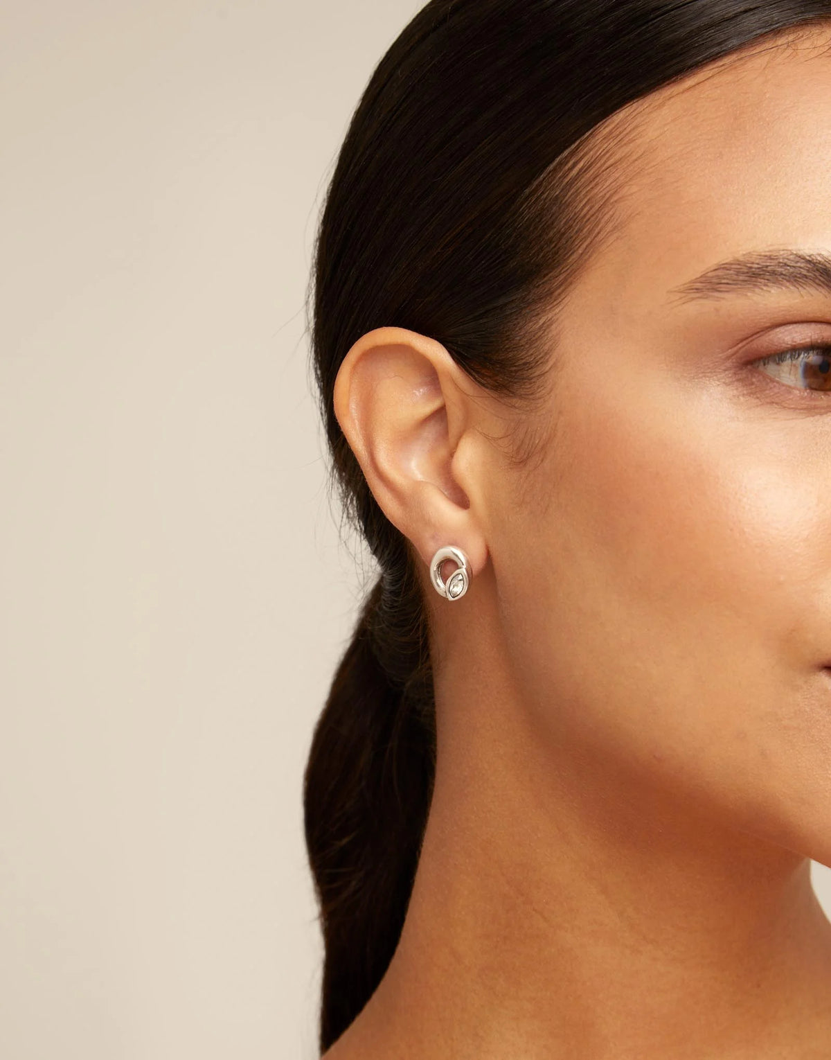 Uno De 50 Details Spiral Silver Earrings