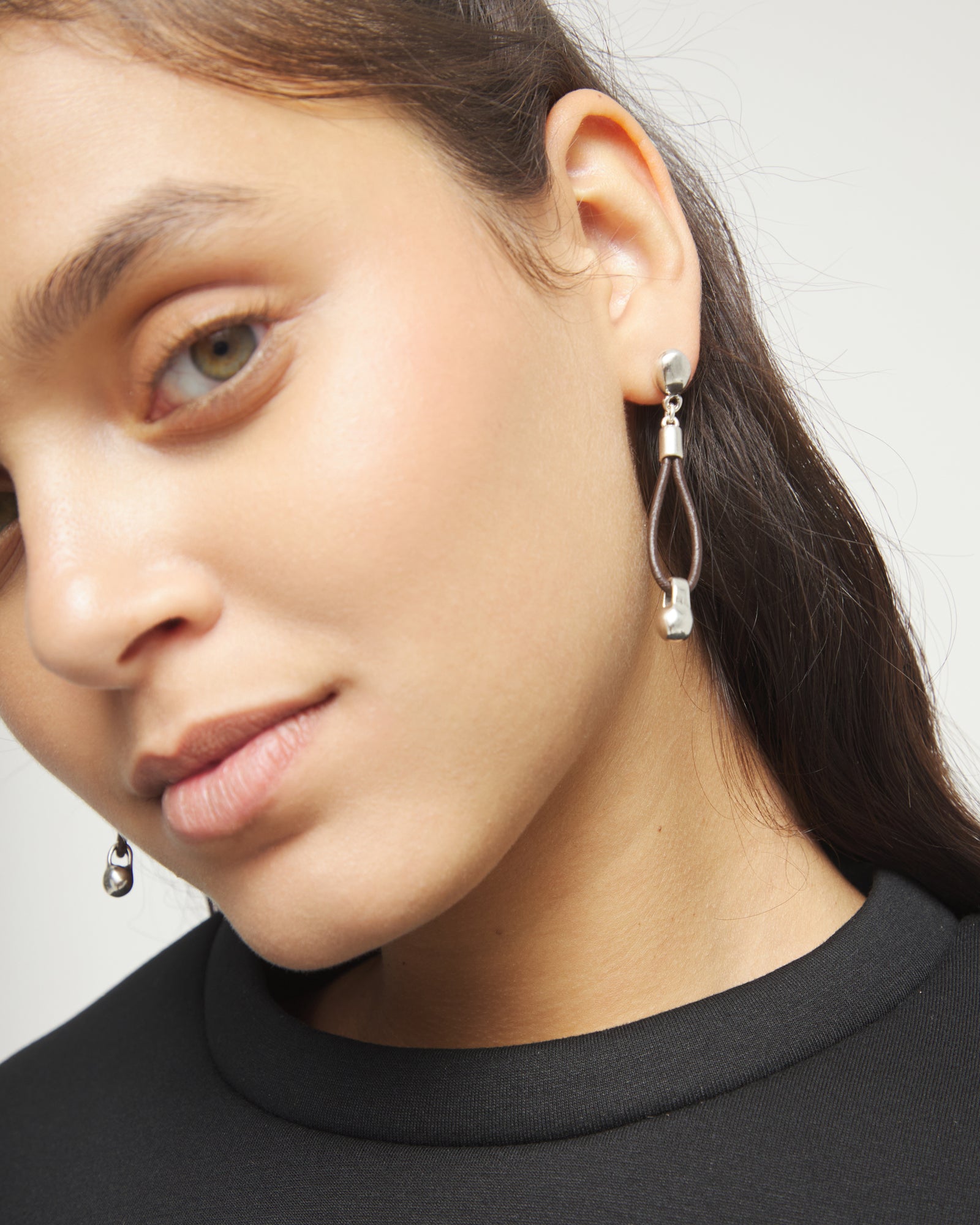 Uno De 50 Gravedad SIlver 1 Loop Earrings
