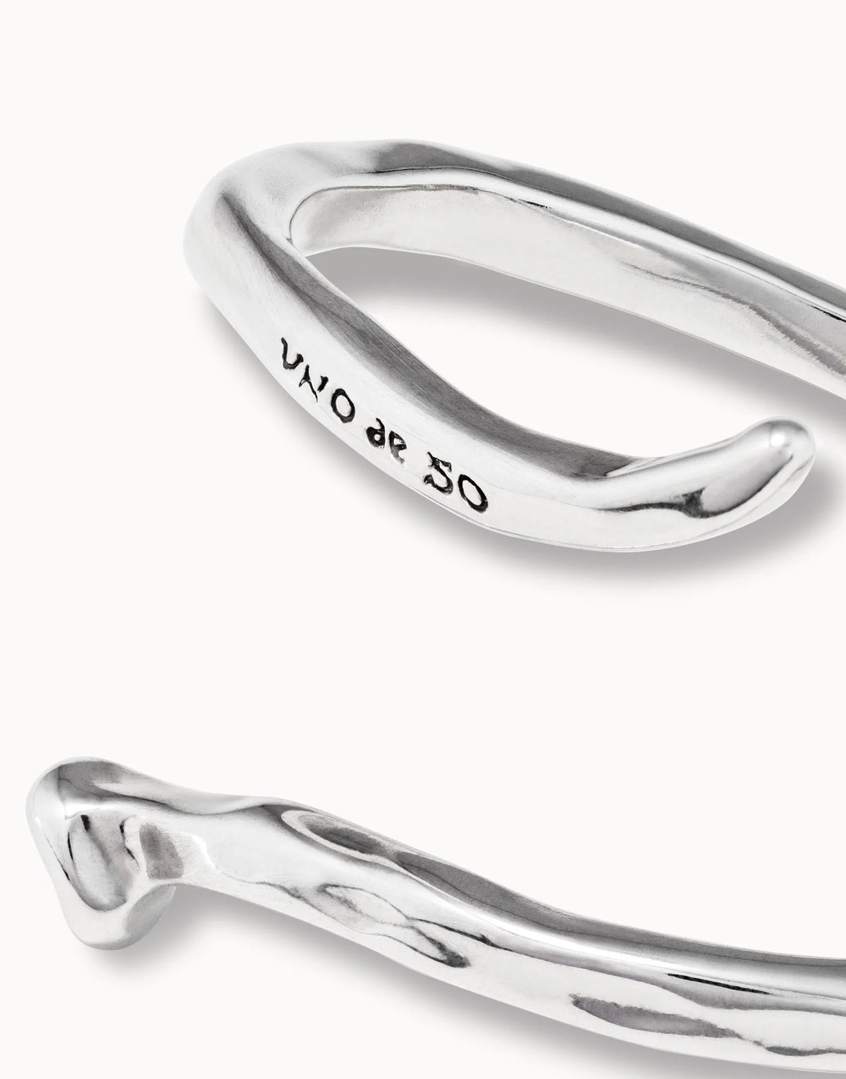 UNODE50 Silver Bangle Bracelet with a Spiral-Shaped Nail