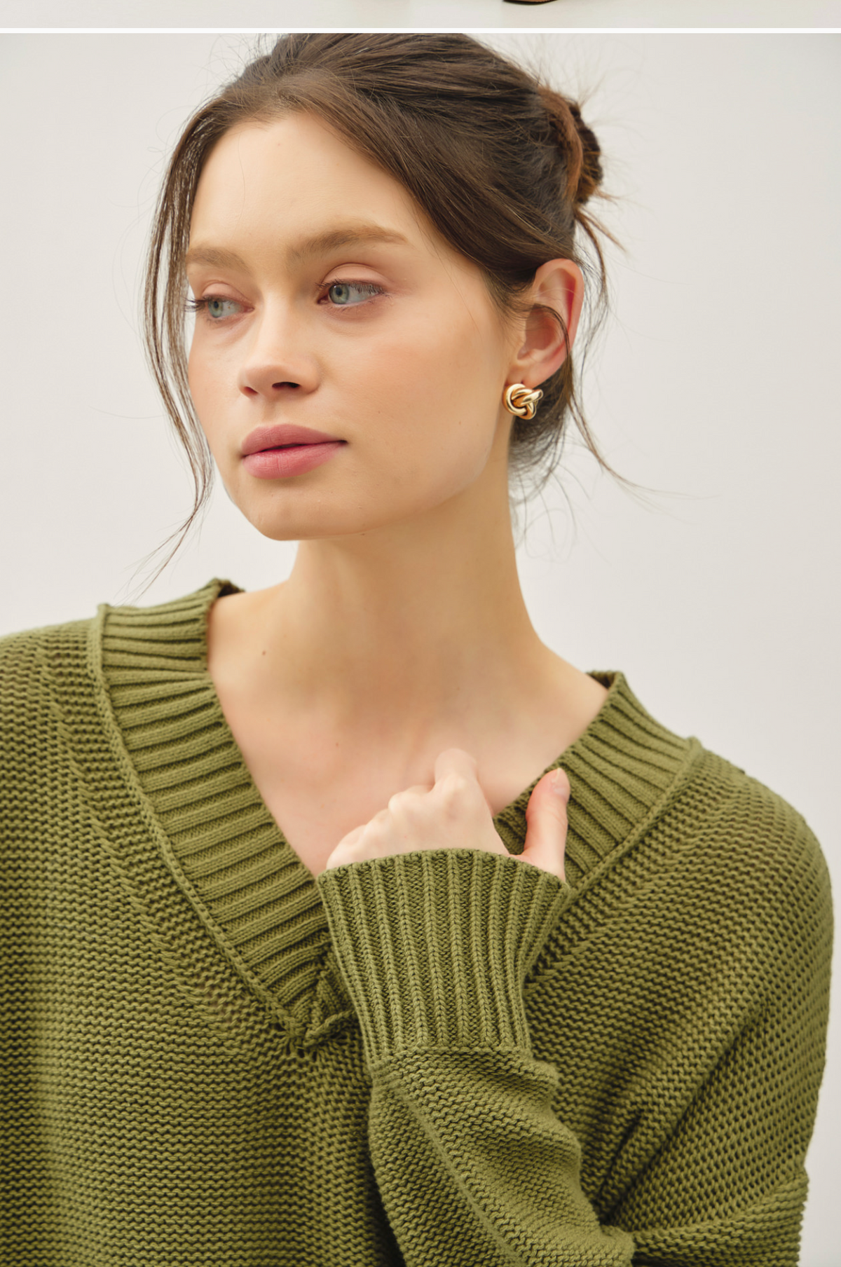 Chunky V Neck Knit Sweater in Olive