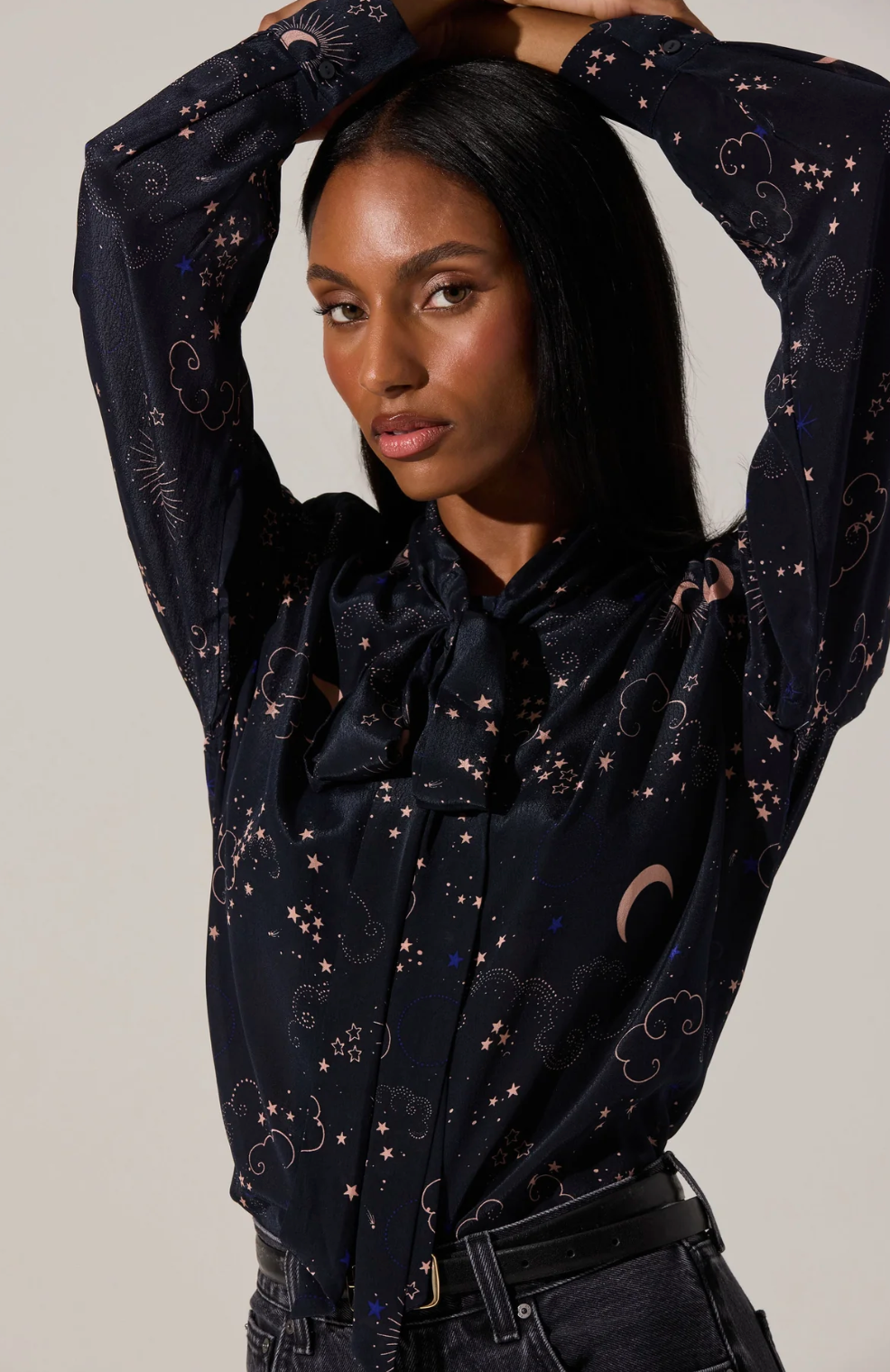 ASTR THE LABEL Mabry Navy Blouse