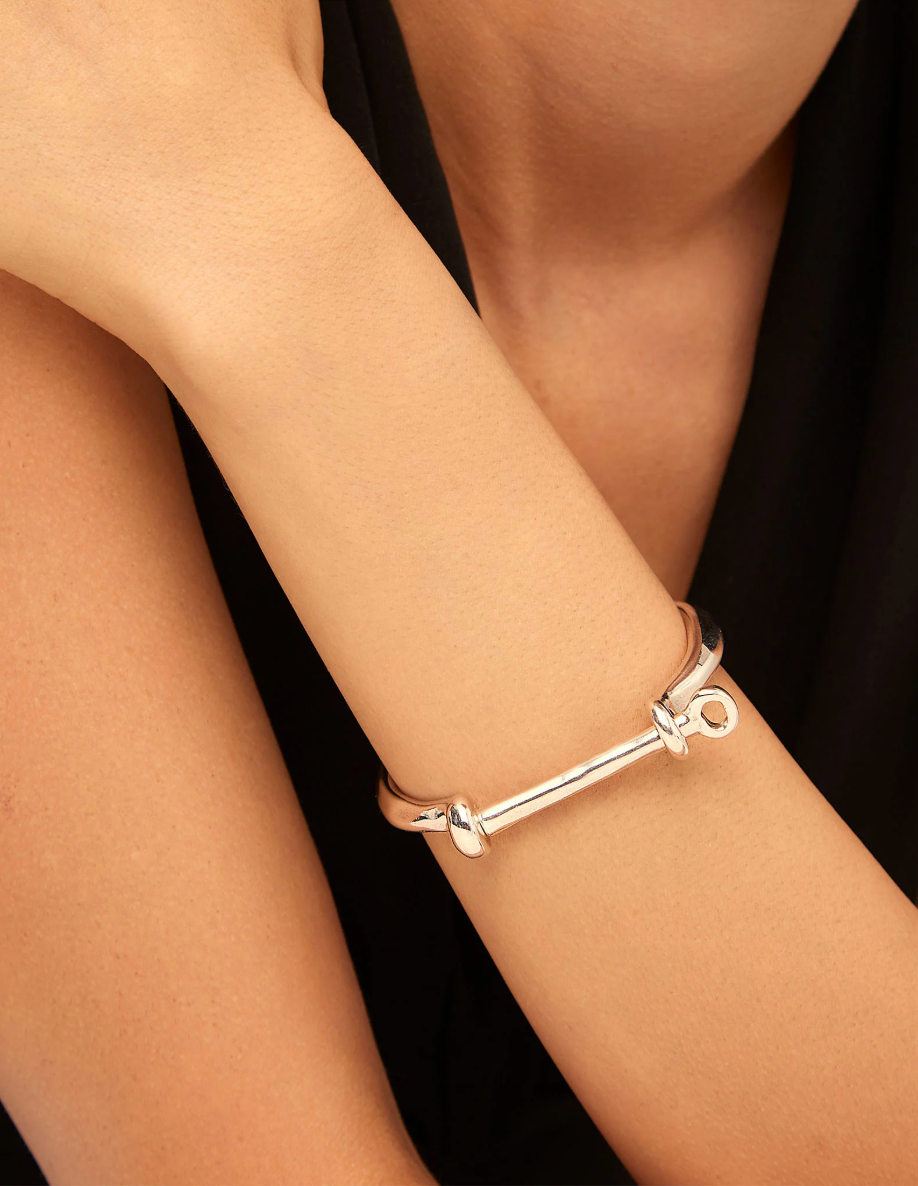 UNODE50 Bangle Bracelet with a Shackle Shaped Clasp
