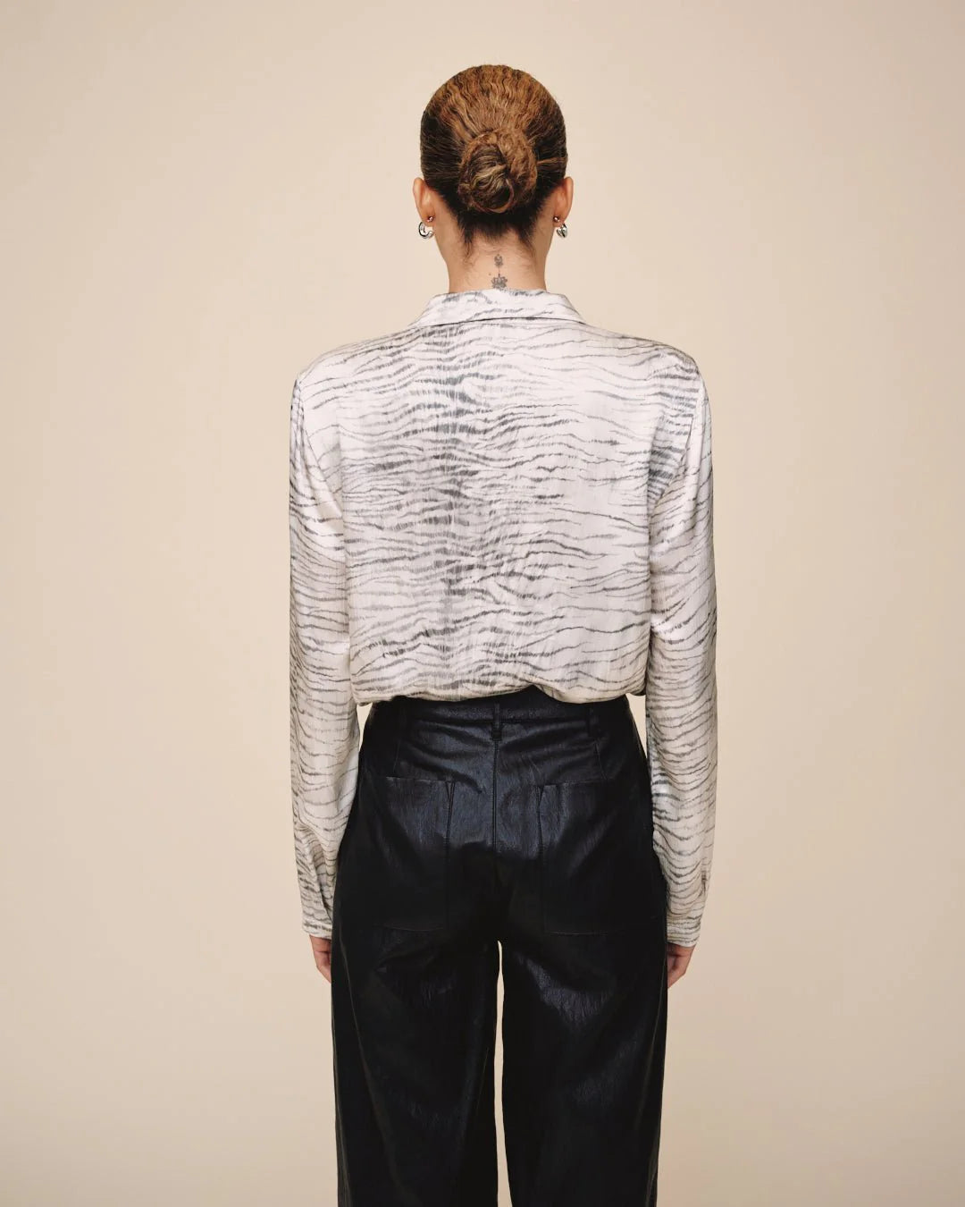 Bella Dahl Clean Hidden Placket Snow Tiger Blouse