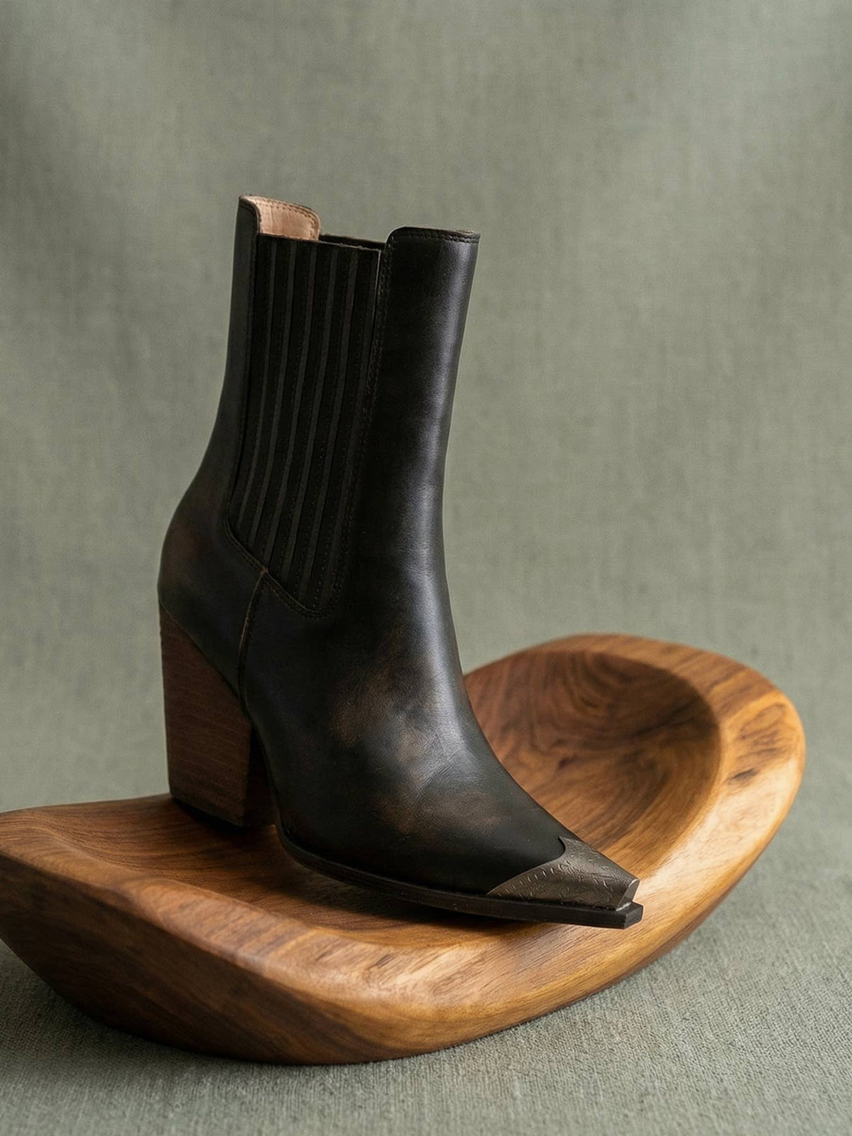 The Arizona | Distressed Black Western Chelsea Fall Bootie