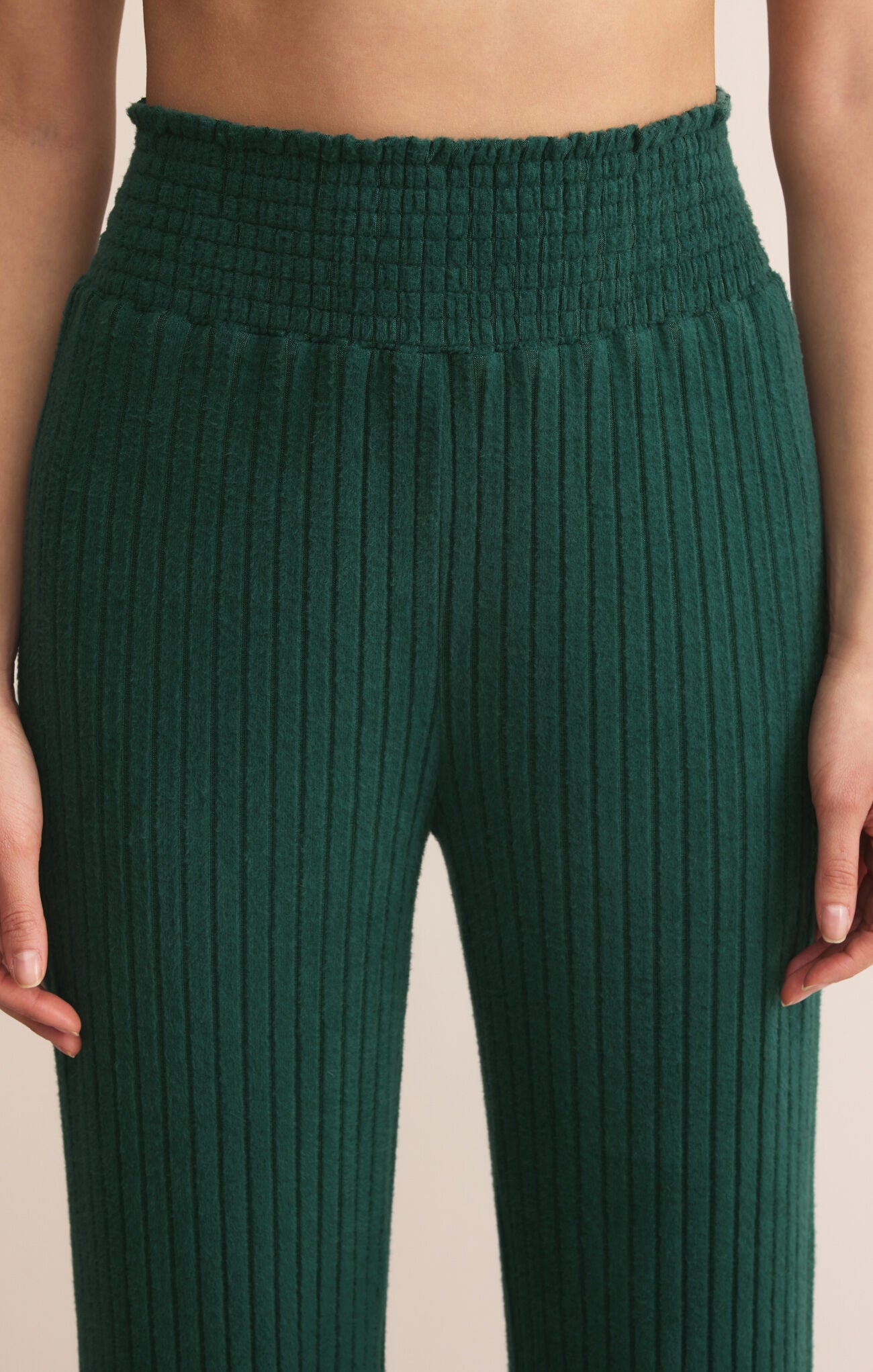 Z SUPPLY Dawn Smocked Rib Pant in Mistletoe