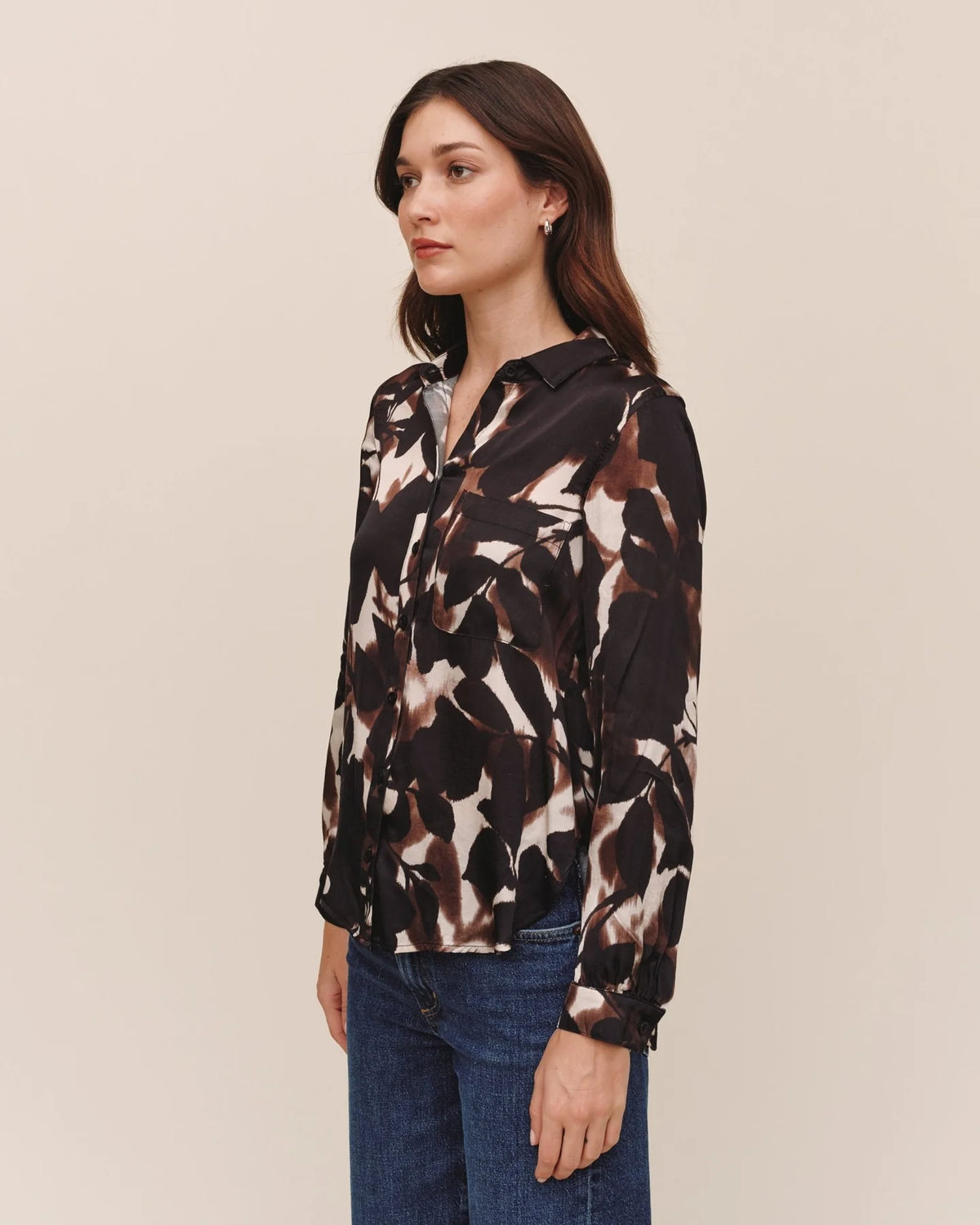 Bella Dahl Long Sleeve Round Hem Button Down