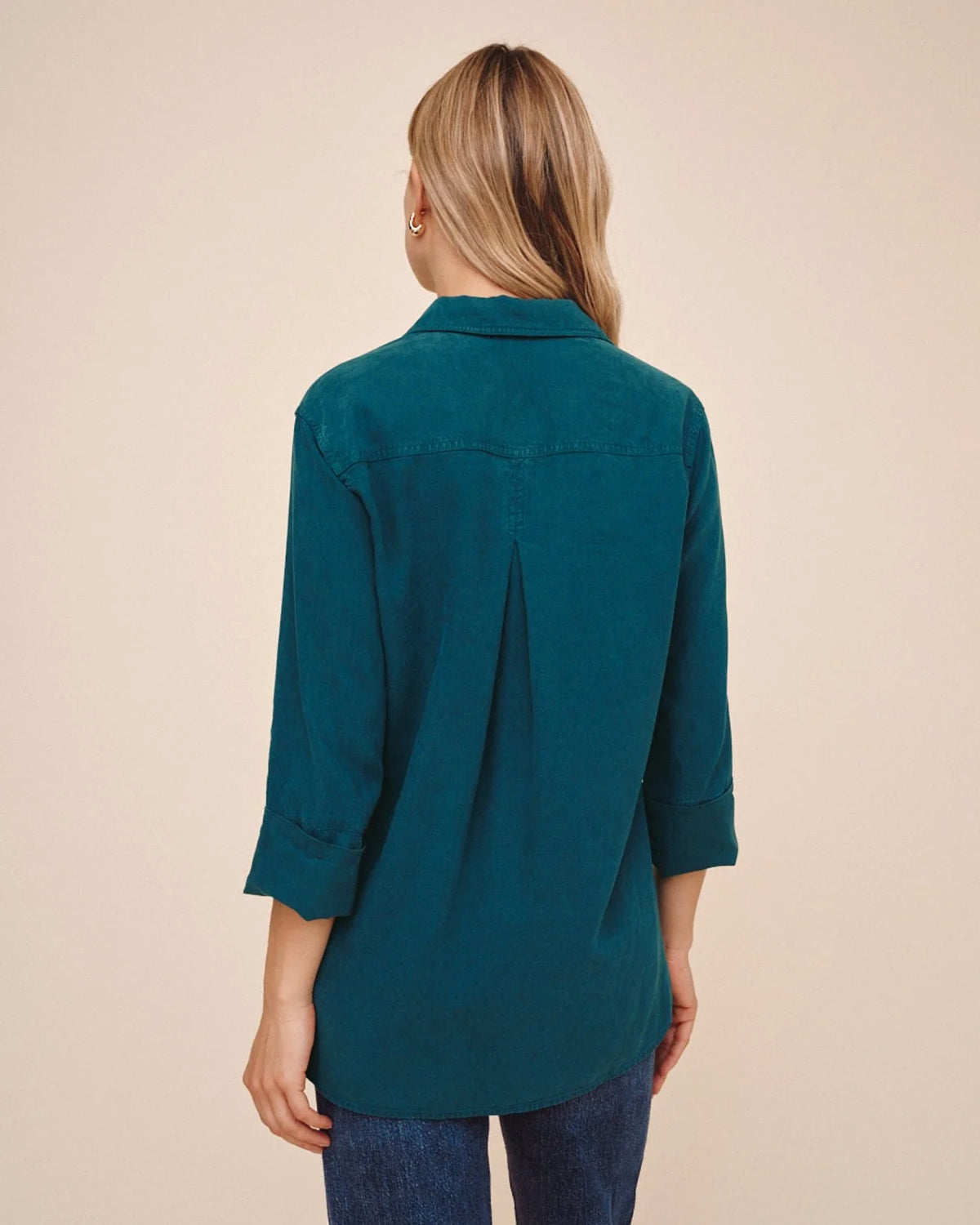 Bella Dahl Shirt Tail Button Down Top in Twilight