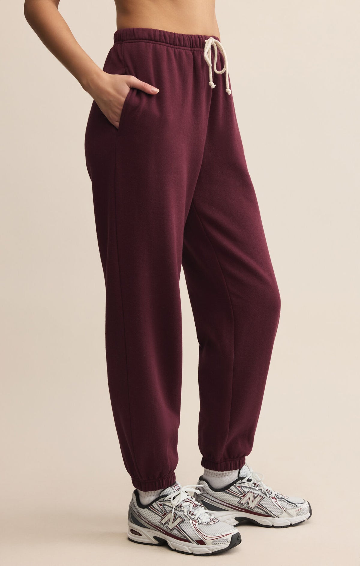 Z SUPPLY Stadium Jogger in Merlot
